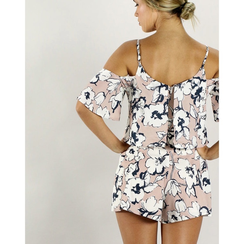 J.O.A floral romper size xs - Picture 9 of 9